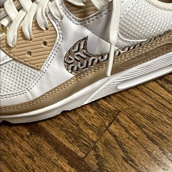 Nike Air Max 90 sneakers in white & brown
NWOT - Picture 8 of 11